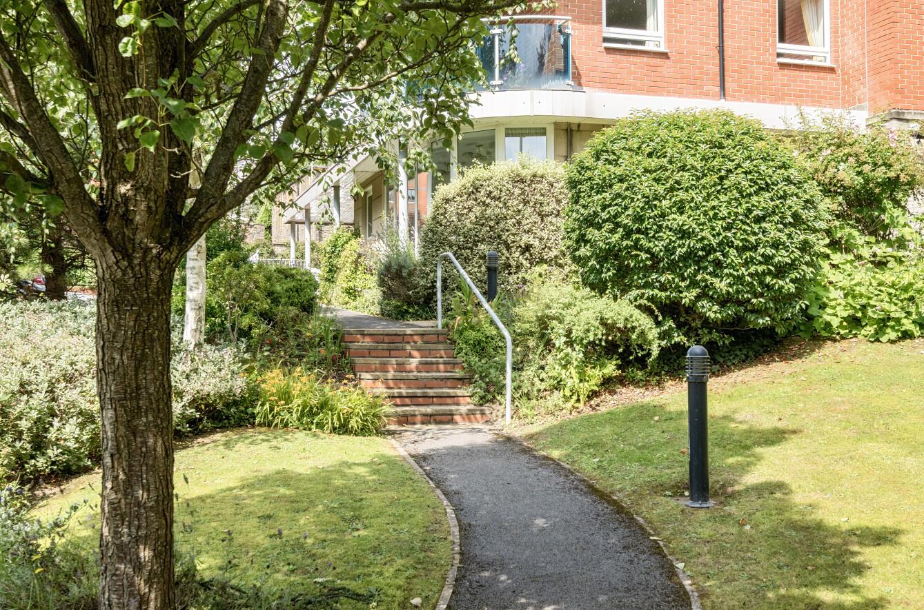 Pantygwydr Court, Uplands, Swansea, SA2 0AW